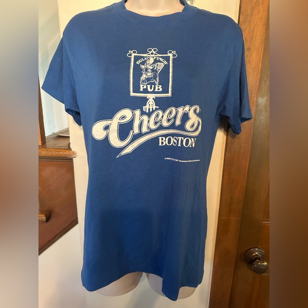 Vintage Cheers Boston “Bulls Finch Pub” Blue T-Shirt. Size L .